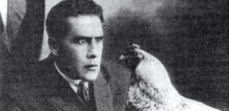 Йог, гипнотизирующий курицу, или История одного необычного снимка (6 фото)
