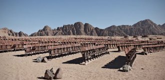 Заброшенный кинотеатр посреди Синайской пустыни (7 фото)