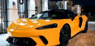 A non-standard McLaren supercar was spotted in Odessa (3 photos)