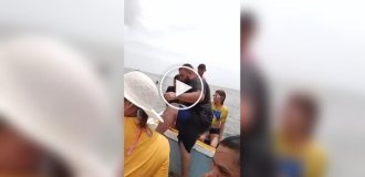 Boat passengers did not appreciate the guy's jump