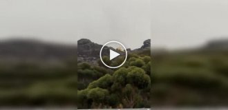 Вертолет потерпел крушение во время тушения пожара над Кейптауном