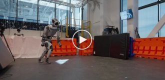 Новый трюк от робота Boston Dynamics