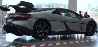 The Chinese taught the Yangwang U9 supercar to jump (1 photo + 2 videos)