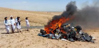 В Афганістані спалили «аморальні» музичні інструменти (6 фото)