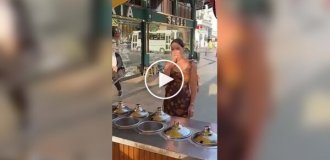 A girl took revenge on ice cream vendors who like to joke about customers