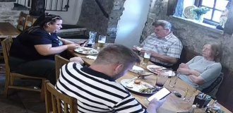 Миллионеры выиграли дело в суде из-за "неоплаченного счета" (3 фото)