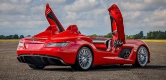 За рідкісний екстремальний спідстер Mercedes SLR McLaren Stirling Moss виклали 3,2 мільйони євро (18 фото)