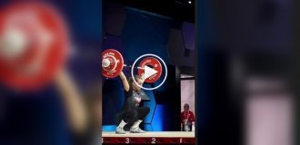 A weightlifter showed what true athletic character is