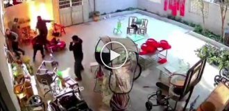 В Китае глава семьи задел газовый баллон и устроил пожар