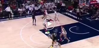 Баскетболистка потеряла парик во время матча