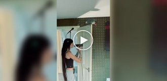 Британская певица REEBZ и ее незаменимый второй вокалист