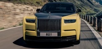 Rolls-Royce presented the Phantom with a gold bar in the cabin (20 photos)