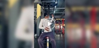 Это был его первый и последний день в качалке