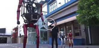 China unveiled the first manned mecha-transformer