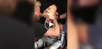 Робот с человеческим лицом