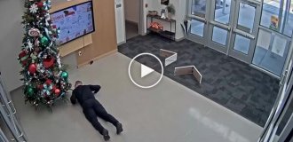 A Texas police officer lost a battle with a Christmas tree