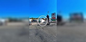 Компания на электросамокатах устроила настоящий хаос на дороге