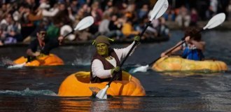 В США прошла необычная регата на гигантских тыквах (2 фото + 1 видео)
