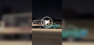 In Egypt, robbers robbed a truck on the move, staging a stunt like in an action movie.
