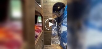 Mobile home with a transformable room