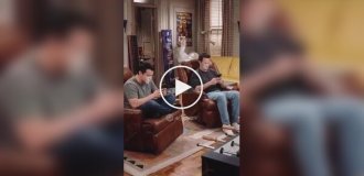 Если бы у героев сериала «Друзья» были смартфоны и соцсети