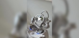 Док-станция для iPod в виде диджея