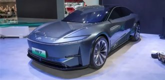 Toyota showed a large electric sedan bZ7, which will be released in 2025 (4 photos)