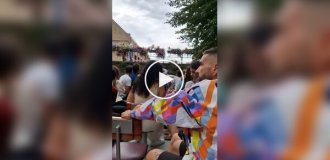 Туристка ударилась головой о мост во время катания на лодке