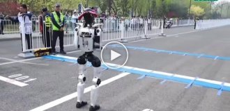 Эффектная поломка робота в Китае