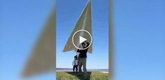 Самый большой в мире бумажный самолет