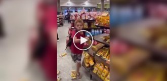 Мальчик устроил погром в магазине