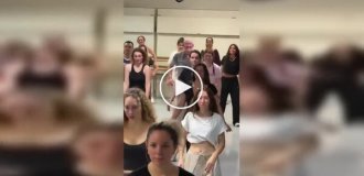 Возраст — не помеха: дедушка зажигает в танцевальной студии