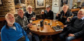 An unbreakable tradition: friends have been getting together for a beer every Thursday for 56 years (3 photos + 1 video)