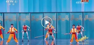 Роботы на торжественном концерте в честь китайского Нового года