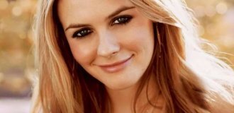 10 Most Beautiful TV Stars of the '90s (11 Photos)