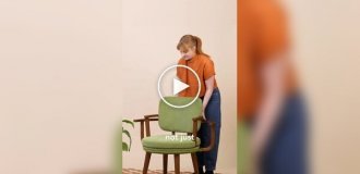 Стілець, на який потрібно вішати одяг