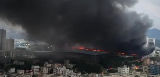 На заводе BYD произошёл пожар (3 фото + 2 видео)