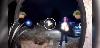 A female courier seasoned a customer's food with pepper spray