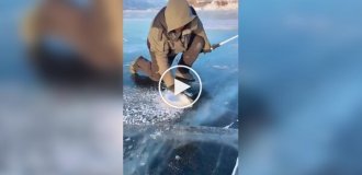Ледобур против байкальского льда