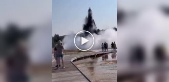 A sudden and powerful geyser eruption occurred in the American Yellowstone National Park