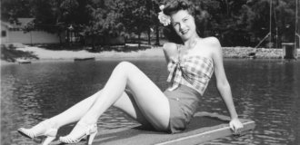 Фотографии девушек 40-х годов в коротких топах и шортах (27 фото)