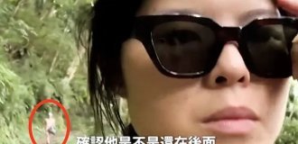 A traveler was shocked when a naked man asked for a selfie with her (3 photos + 1 video)
