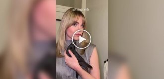 Идеально сочетается с образом: девушка постоянно носит в сумке голубя