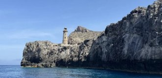 Бесплатное жильё и 18,000 евро раздают на греческом острове Андикитира (5 фото + видео)