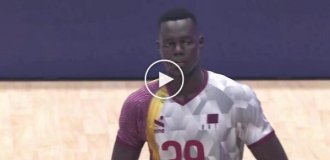 Юный гигант: 13-летний подросток выступил за сборную Катара на чемпионате по волейболу