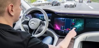 Mercedes разрешил водителям не держаться за руль во время движения (1 фото)