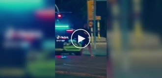 Пьяный турист решил показать копам свою крутизну
