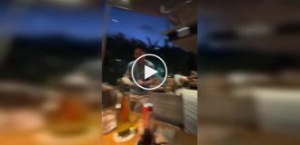 Эмоциональное поздравление сотрудника отеля