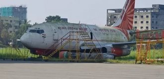 Величезний авіалайнер вартістю понад 1 млн доларів "втратили" прямо в аеропорту (3 фото)