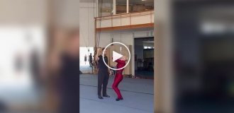 Женщина из Румынии подняла зубами больше 90 килограммов